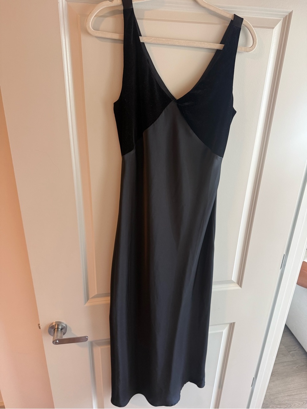 Elegant Black and Black Velvet V-Neck Slip Dress - Sam Edelman - Picture 6 of 6